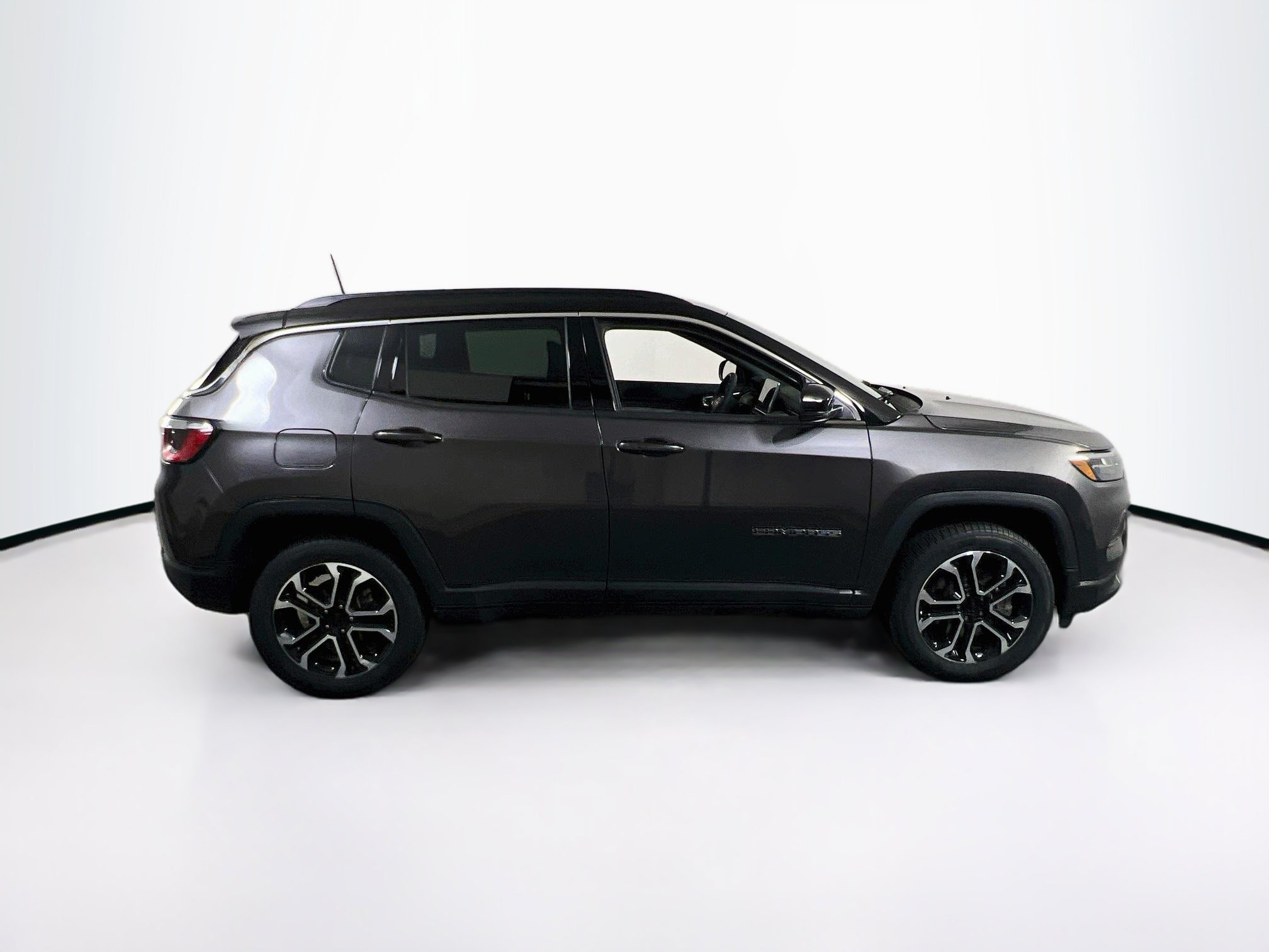 Used 2023 Jeep Compass Limited w/ Sun and Sound Group AWD/4WD image 4