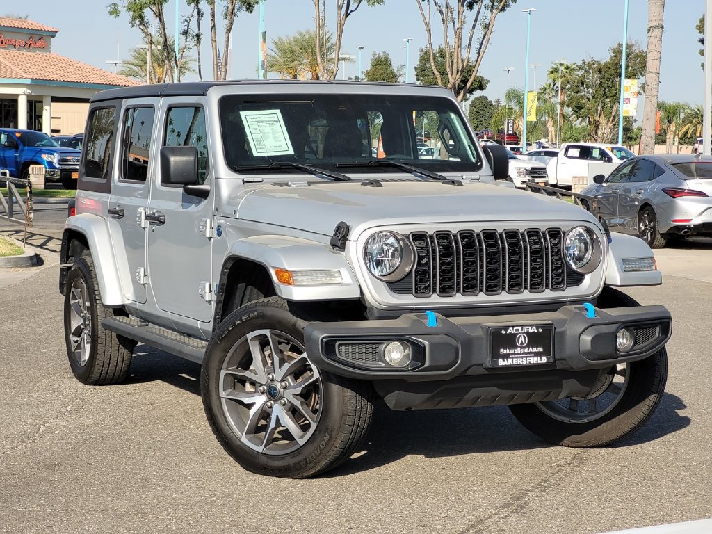 Used 2024 Jeep Wrangler Unlimited w/ Convenience Group AWD/4WD image 2