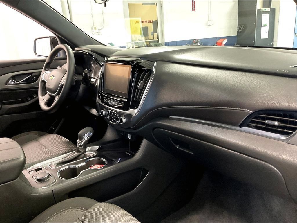 Used 2023 Chevrolet Traverse LT AWD/4WD image 14
