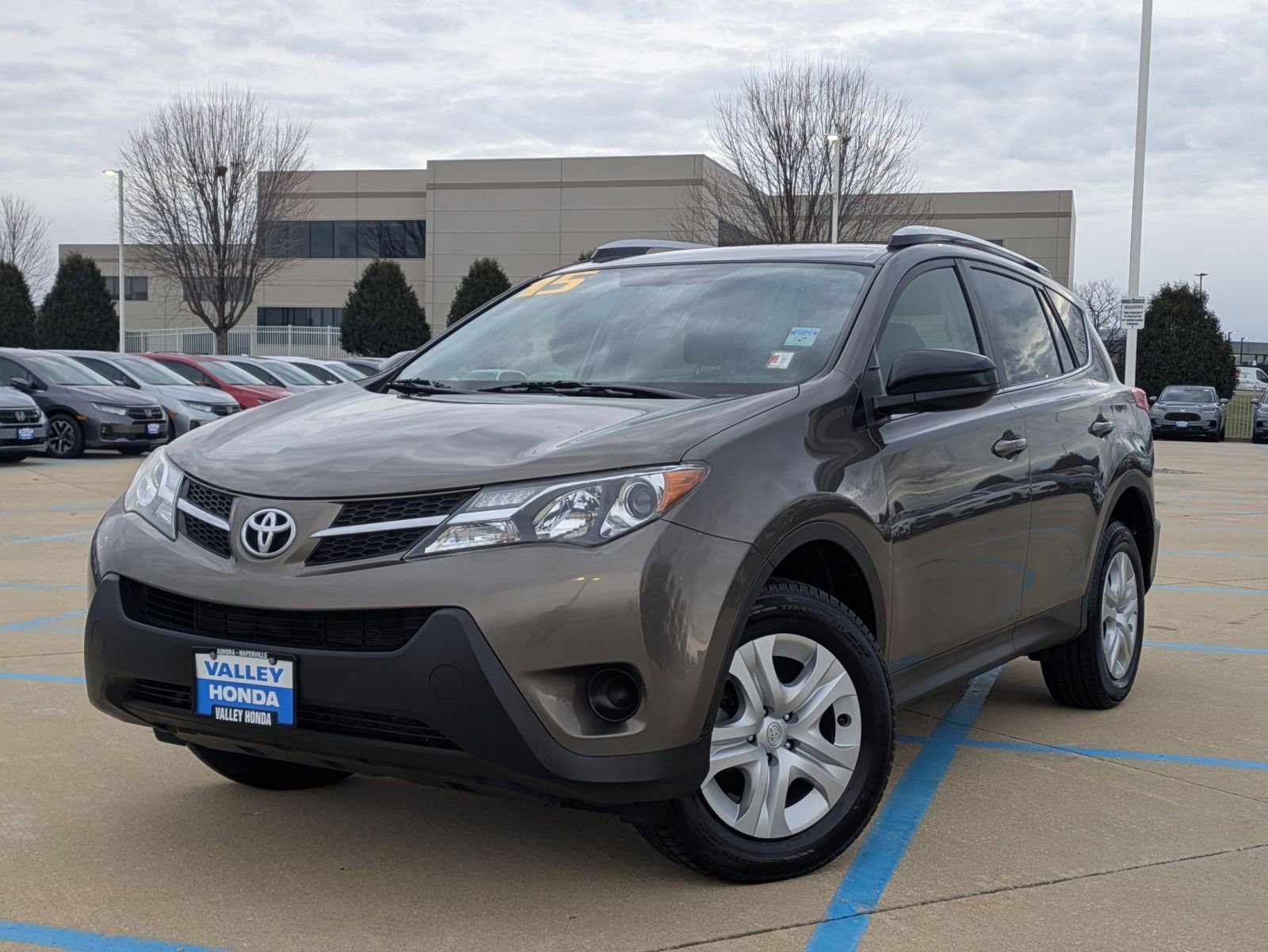 Used 2015 Toyota RAV4 LE image 2