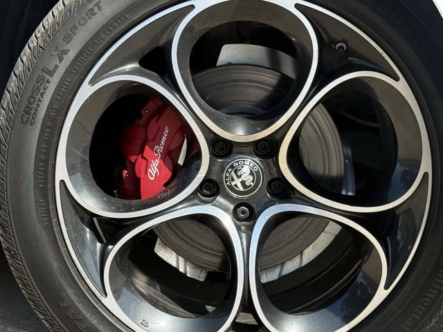 Used 2022 Alfa Romeo Stelvio Veloce AWD/4WD image 10