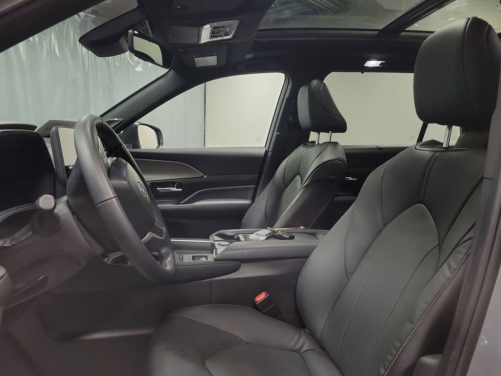 Used 2025 Toyota Grand Highlander AWD Hybrid image 12