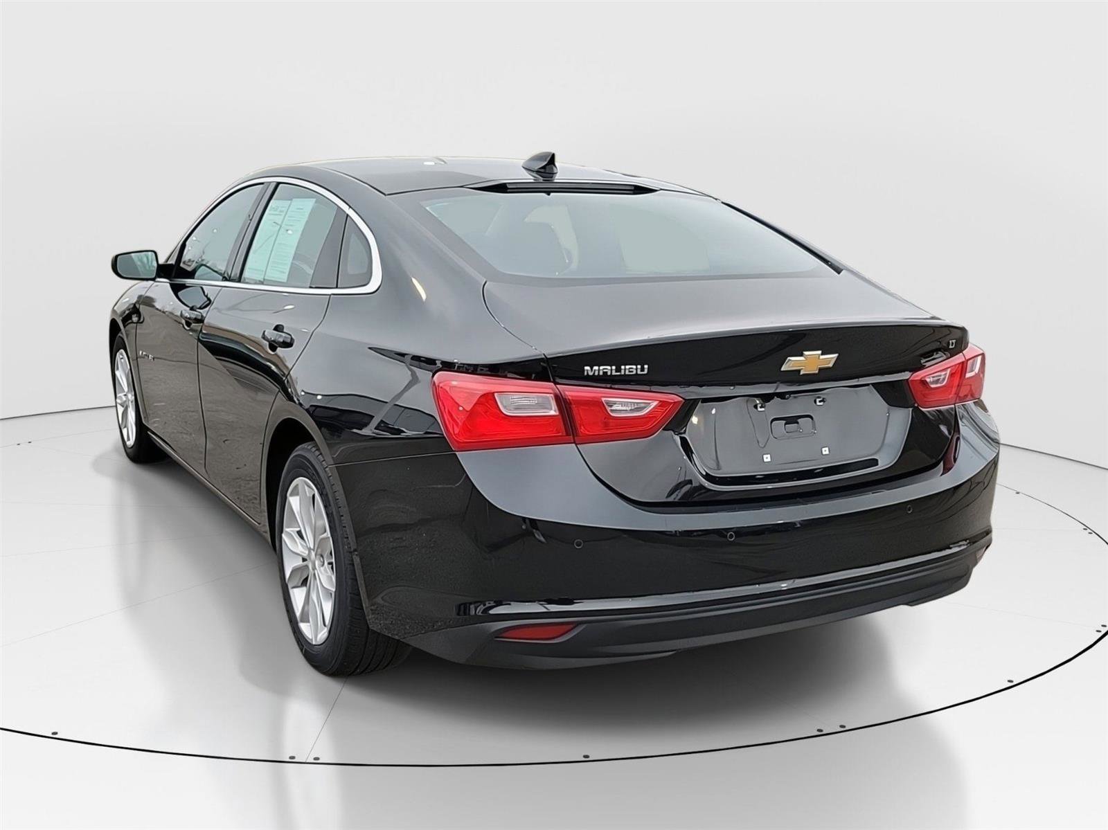 Used 2024 Chevrolet Malibu LT image 3