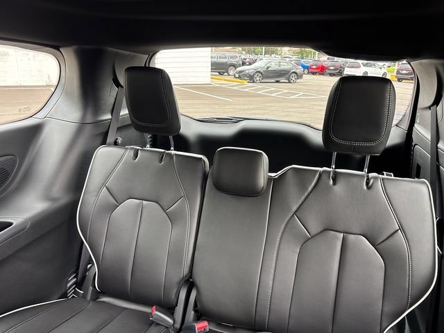 New 2027 Chrysler Pacifica Limited AWD/4WD image 10