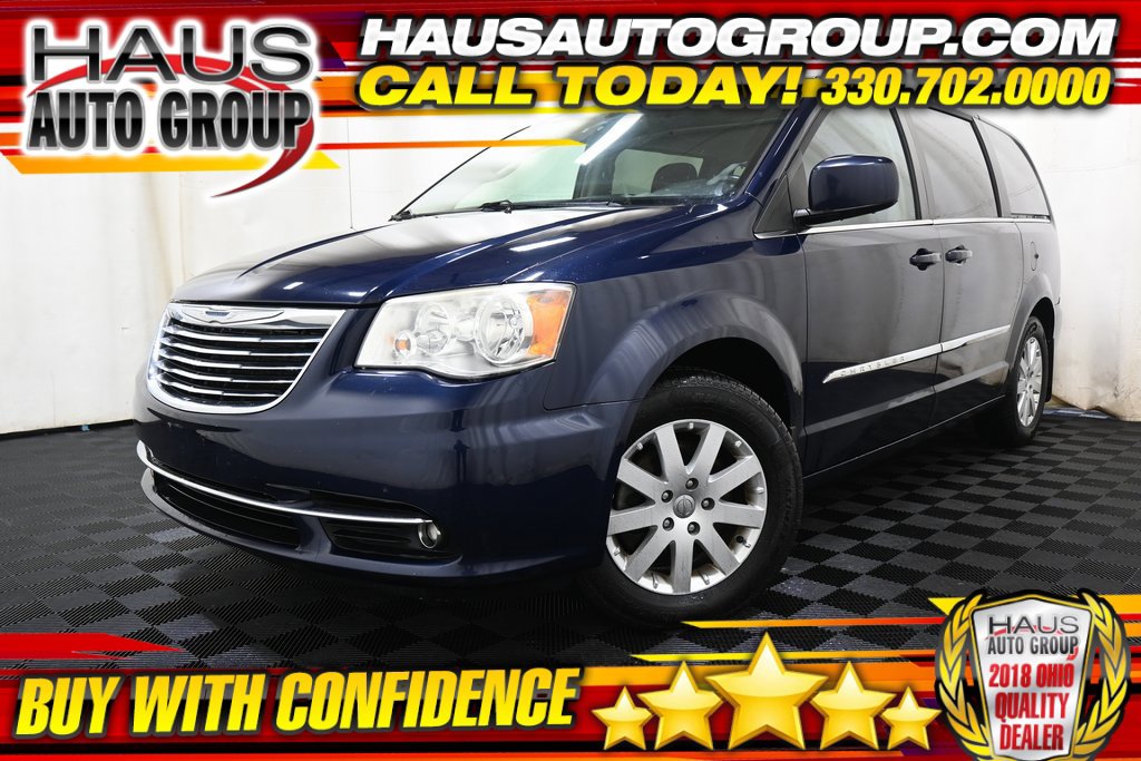 Used 2013 Chrysler Town & Country Touring image 1