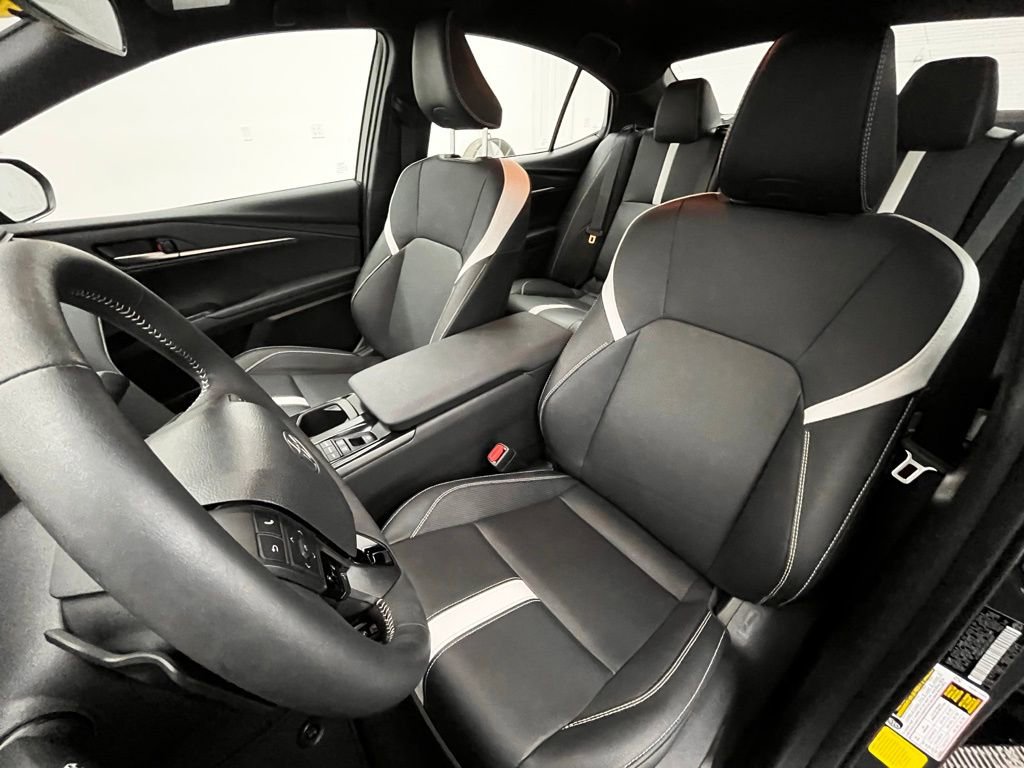 Used 2025 Toyota Camry SE image 19