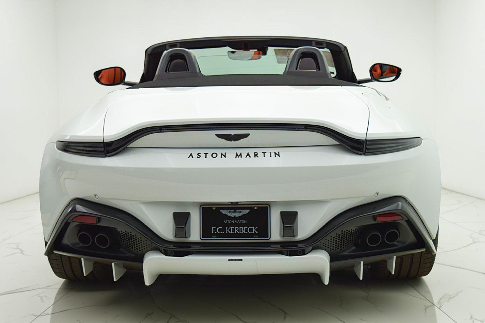 Used 2023 Aston Martin V8 Vantage Roadster RWD image 8