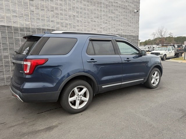 Used 2017 Ford Explorer XLT w/ Equipment Group 202A image 4
