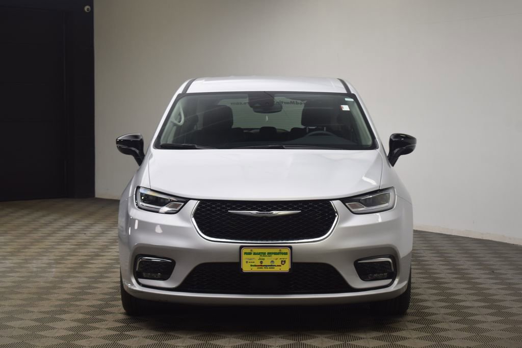 Used 2024 Chrysler Pacifica Touring-L image 19