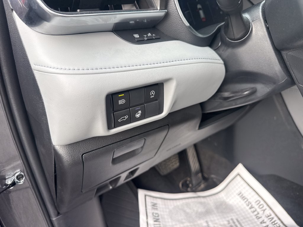 Used 2023 Toyota Highlander Limited AWD/4WD image 30