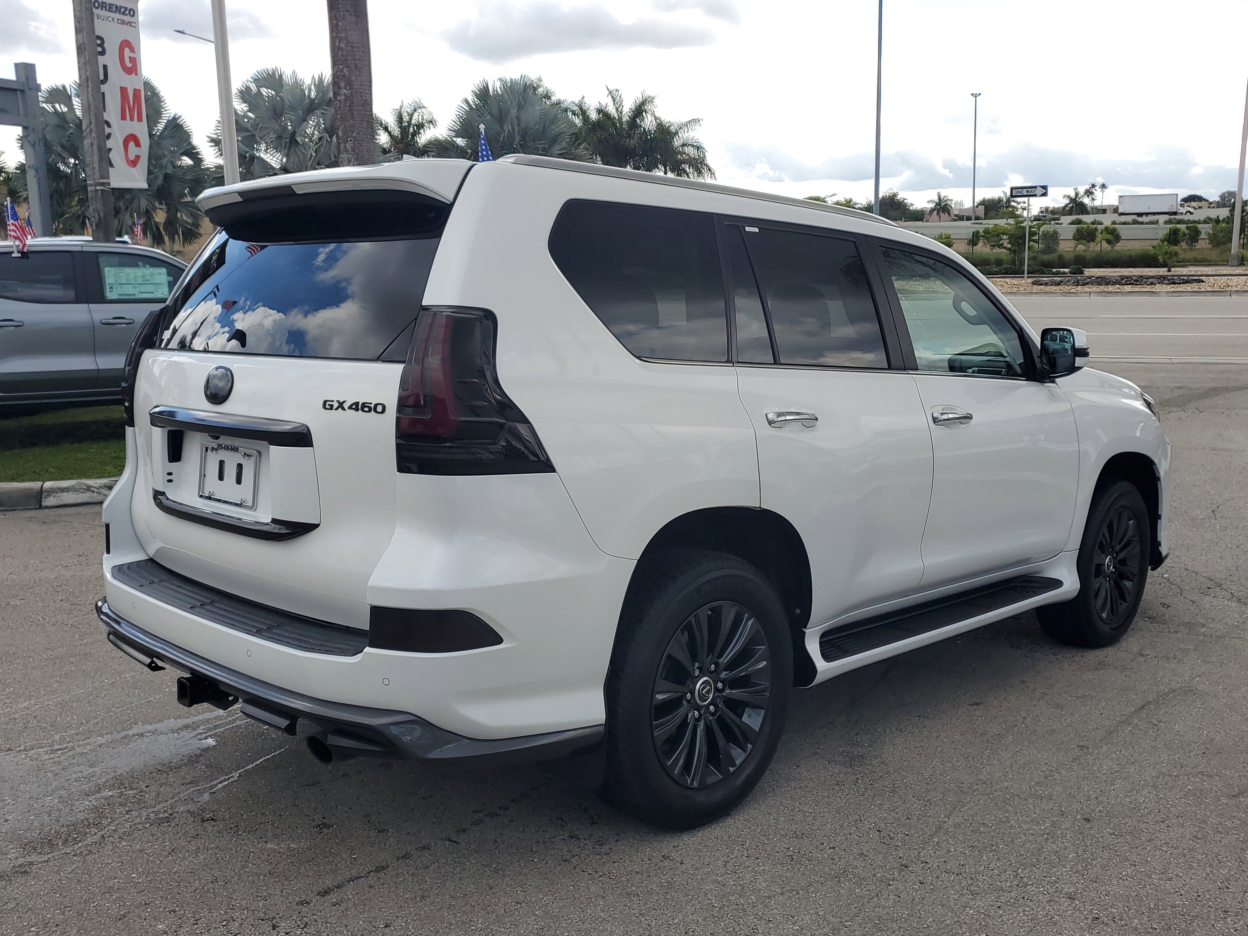 Used 2022 Lexus GX 460 Premium w/ Accessory Package image 5