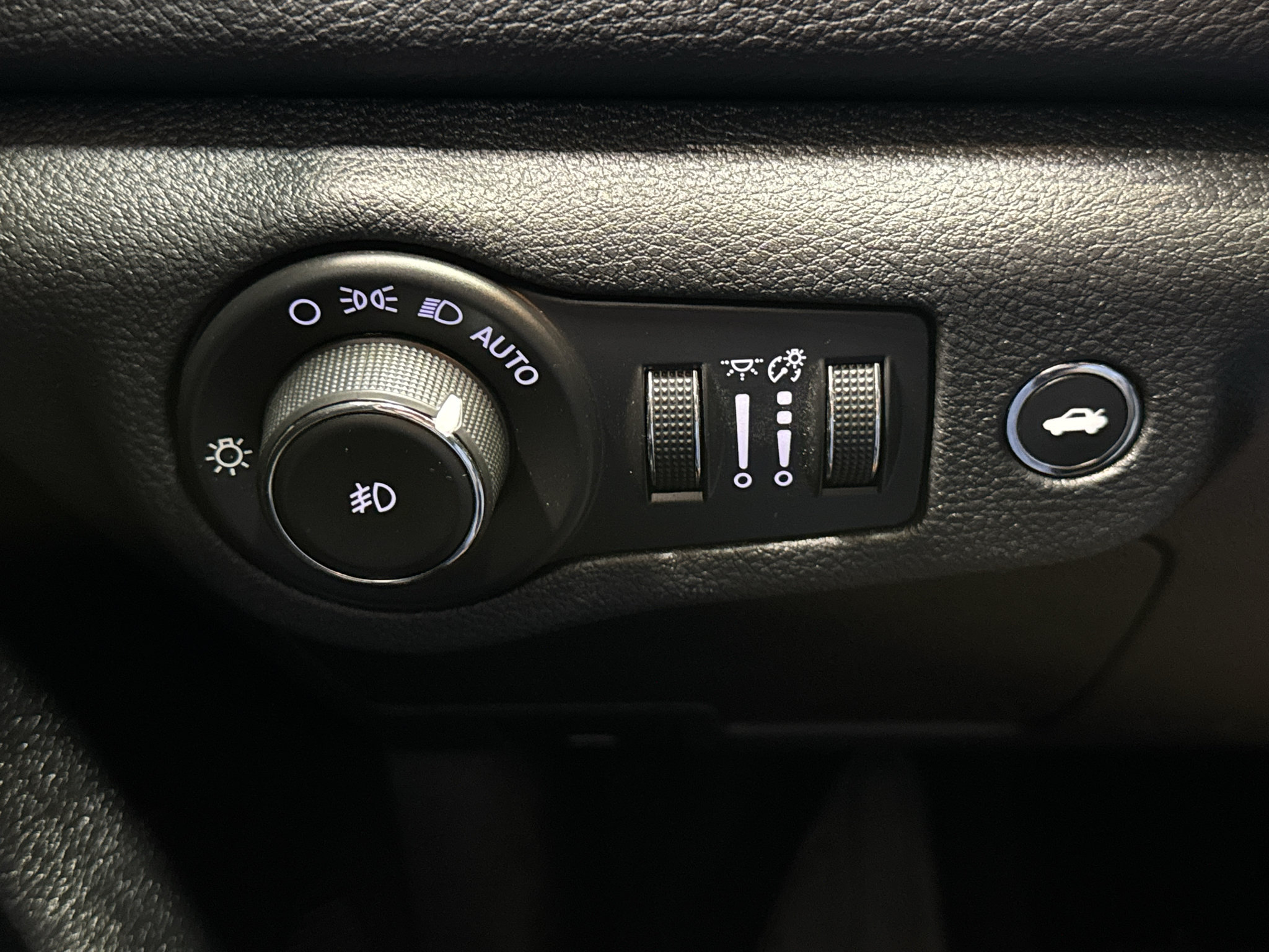 Used 2015 Chrysler 200 S FWD image 27