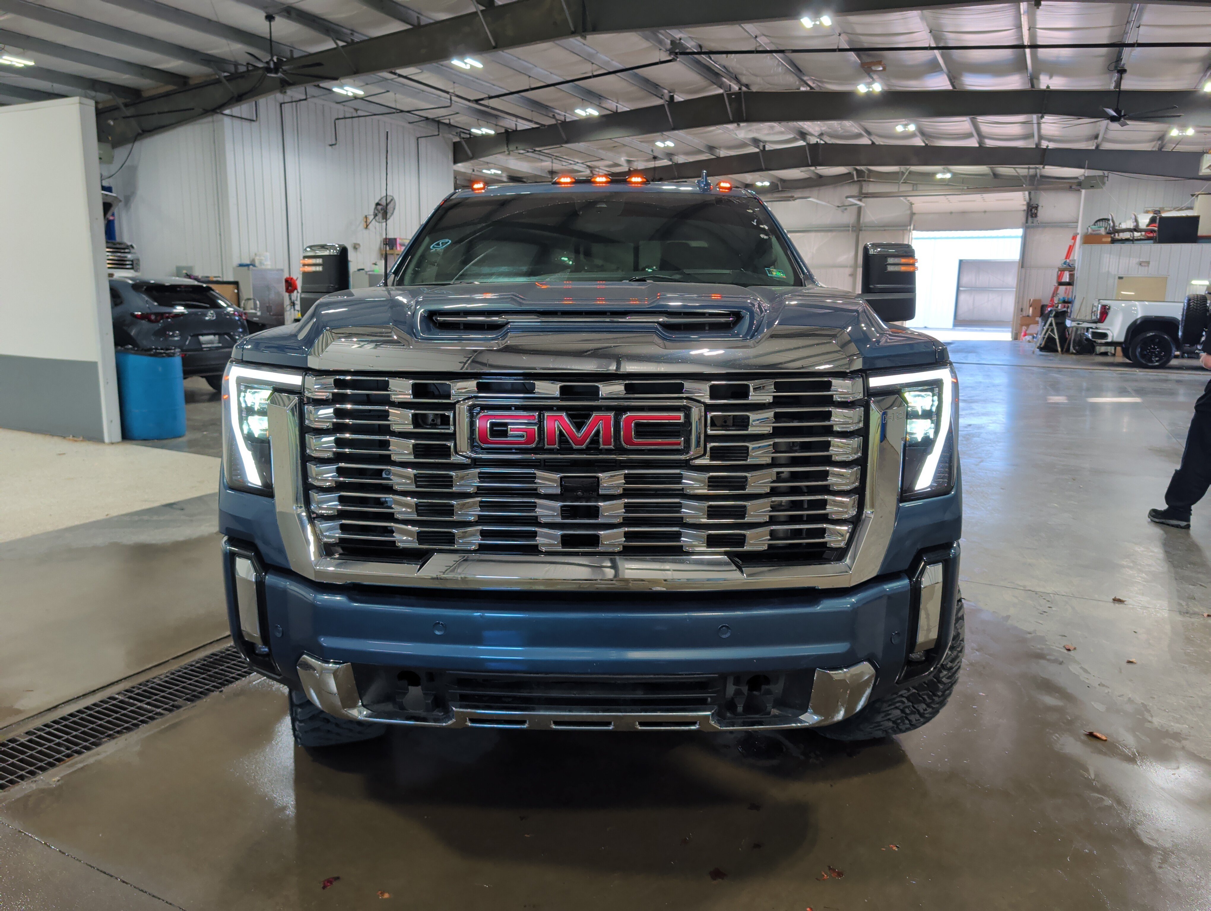 Used 2024 GMC Sierra 2500 Denali w/ Denali Reserve Package AWD/4WD image 8
