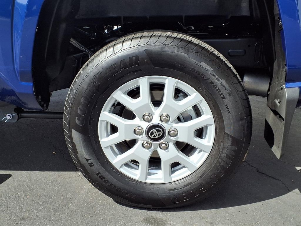 Certified 2025 Toyota Tacoma SR5 AWD/4WD image 4