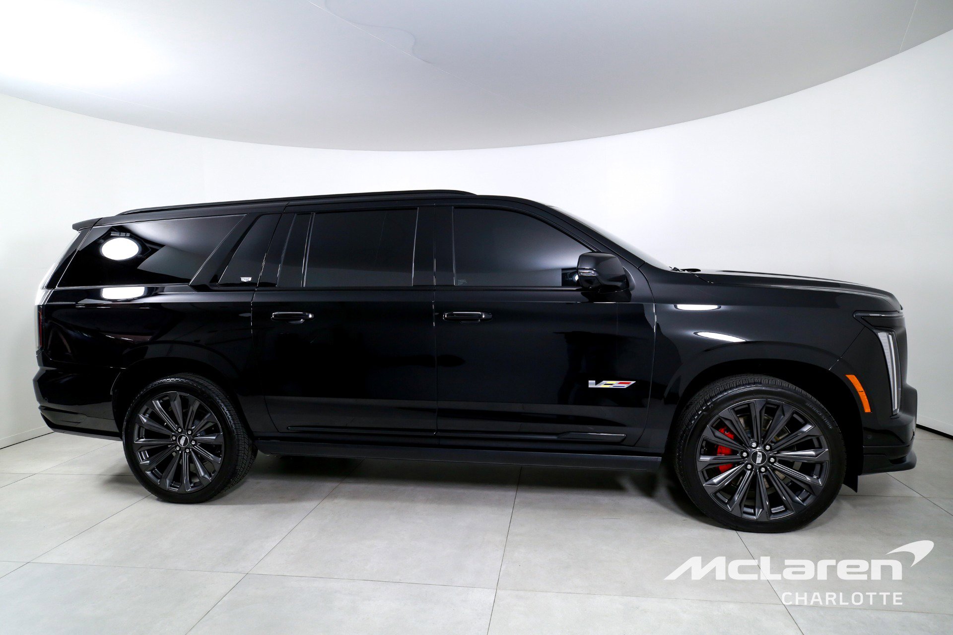 Used 2025 Cadillac Escalade ESV V image 9