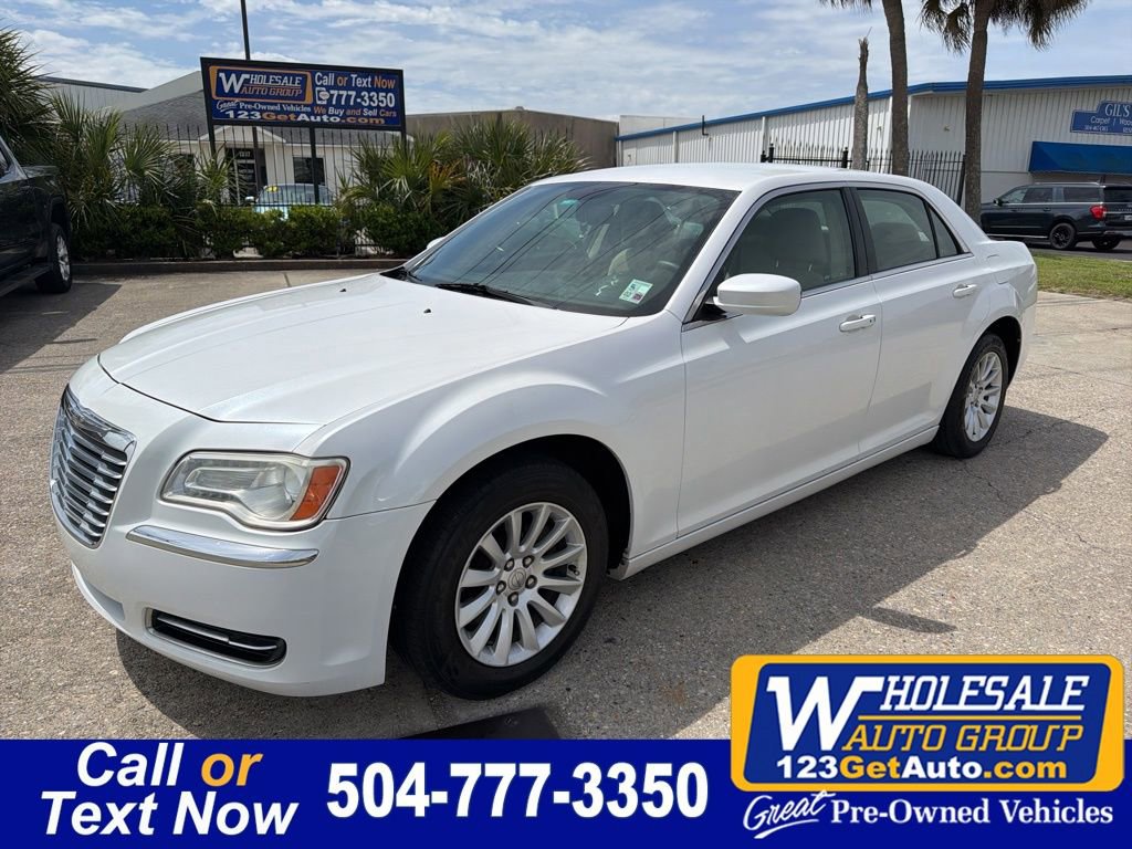 Used 2011 Chrysler 300 RWD image 1