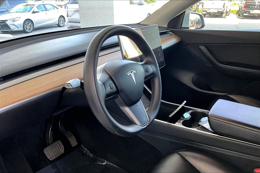 Used 2021 Tesla Model Y Long Range image 17