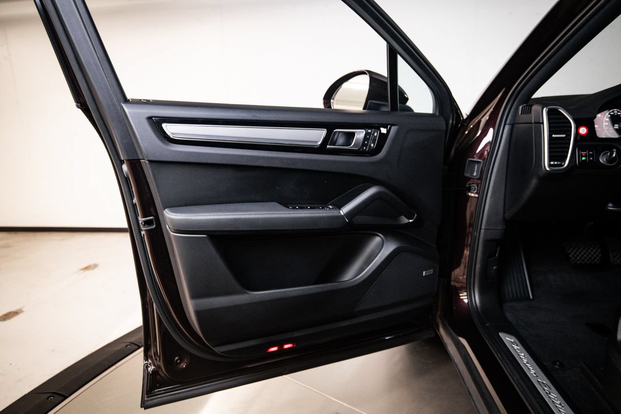 Certified 2023 Porsche Cayenne Platinum Edition AWD/4WD image 23