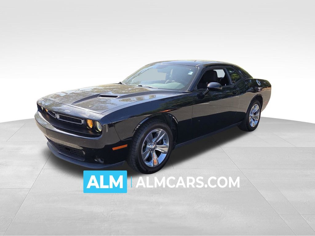 Used 2015 Dodge Challenger SXT RWD image 1