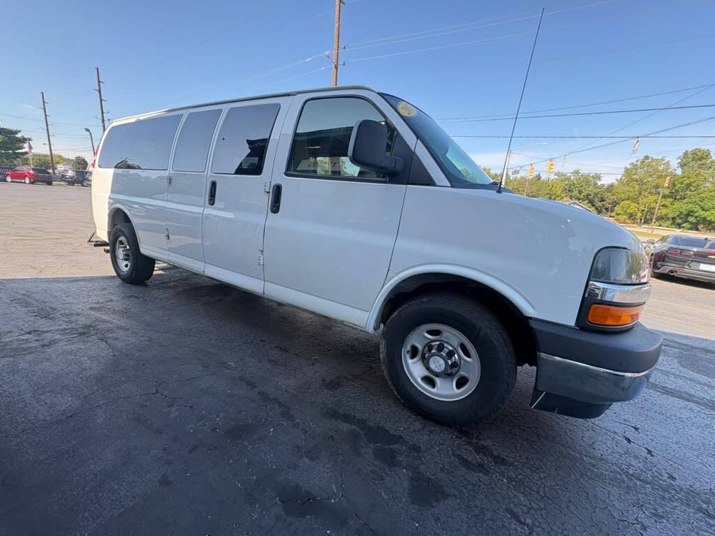 Used 2017 Chevrolet Express 3500 LT w/ LT Preferred Equipment Group RWD image 5