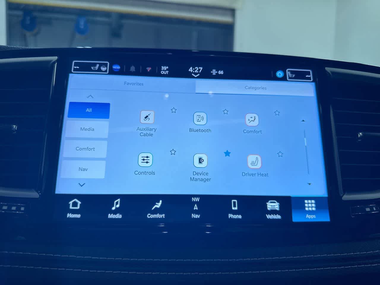 Used 2025 Chrysler Pacifica Limited FWD image 25