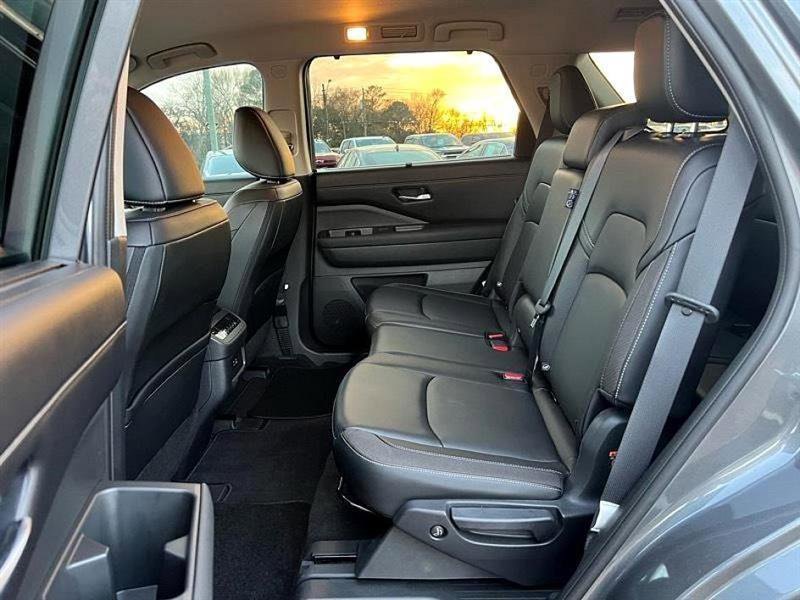 Used 2023 Nissan Pathfinder SL w/ Lighting Package (N92) image 43
