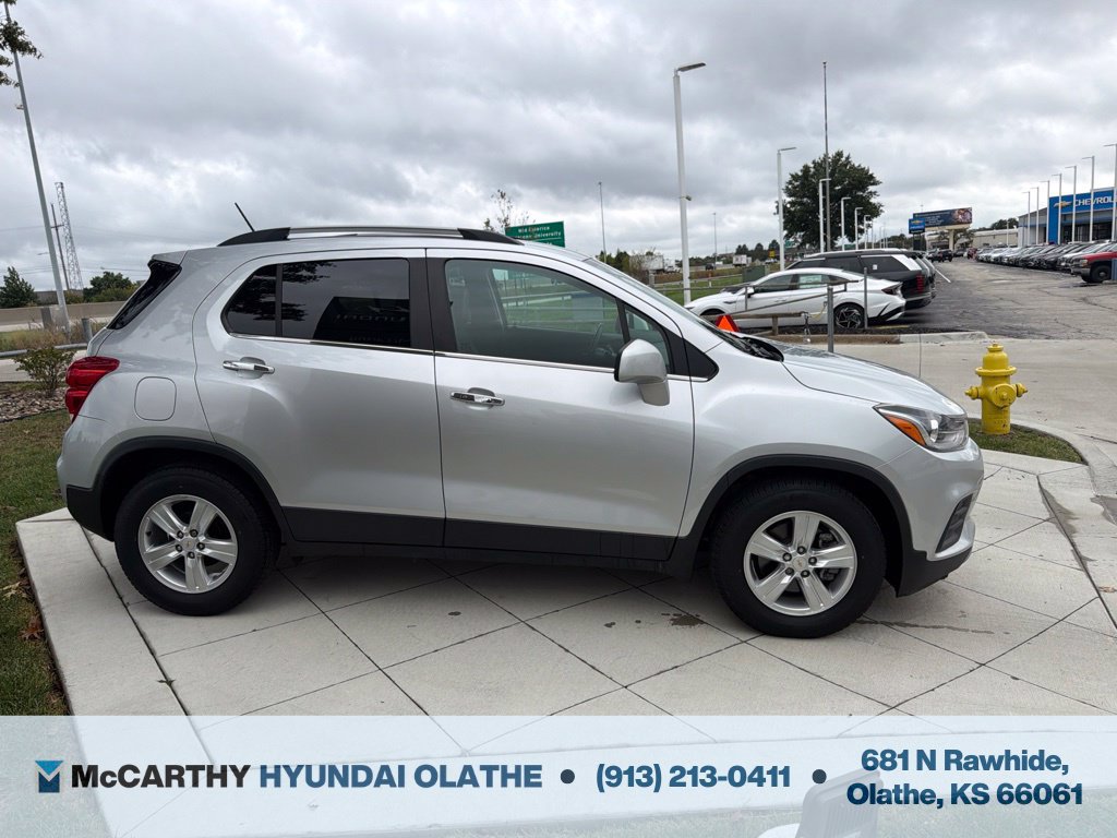 Used 2020 Chevrolet Trax LT w/ LT Convenience Package FWD image 16