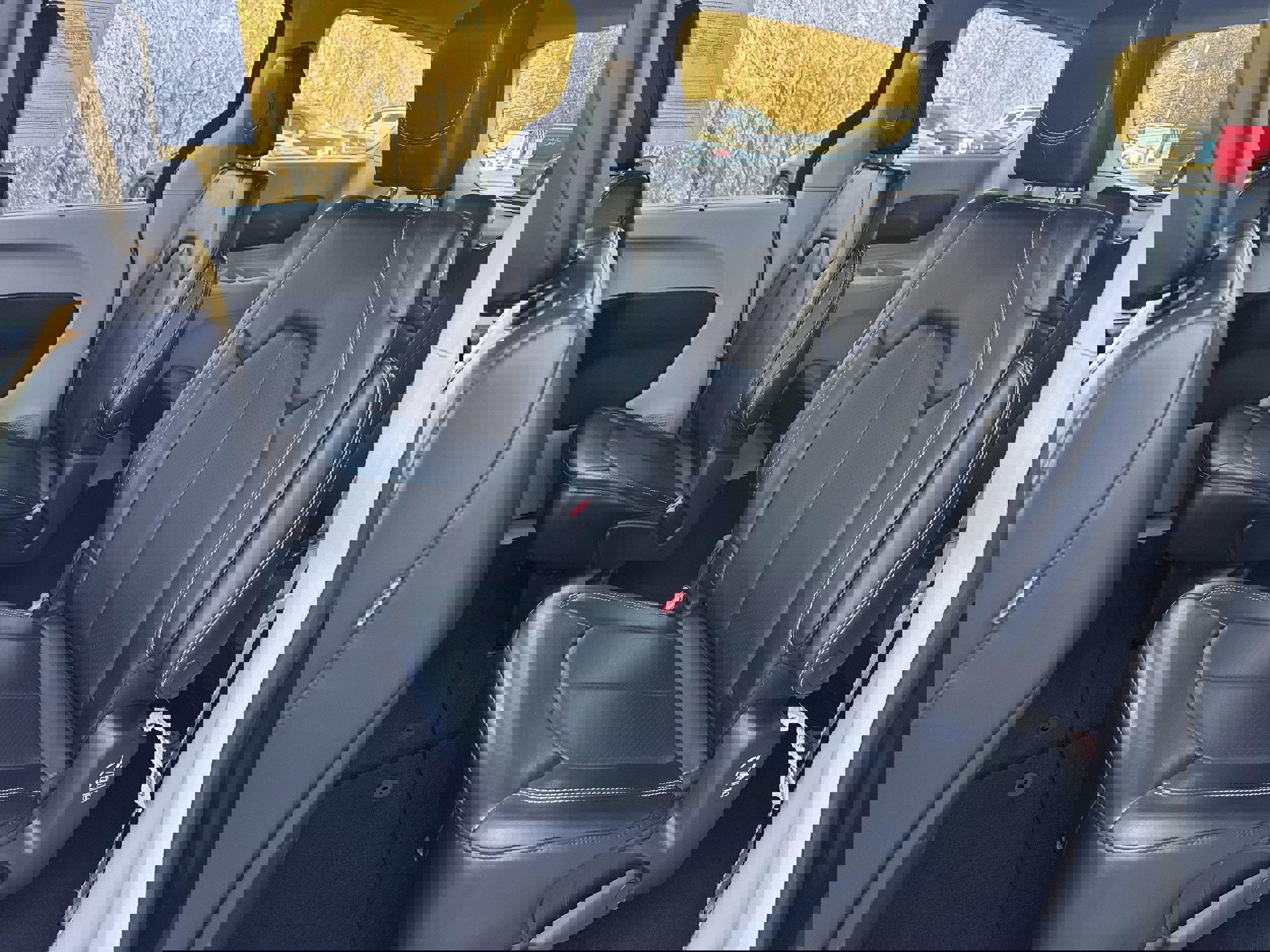 Used 2023 Chrysler Pacifica Touring-L image 9