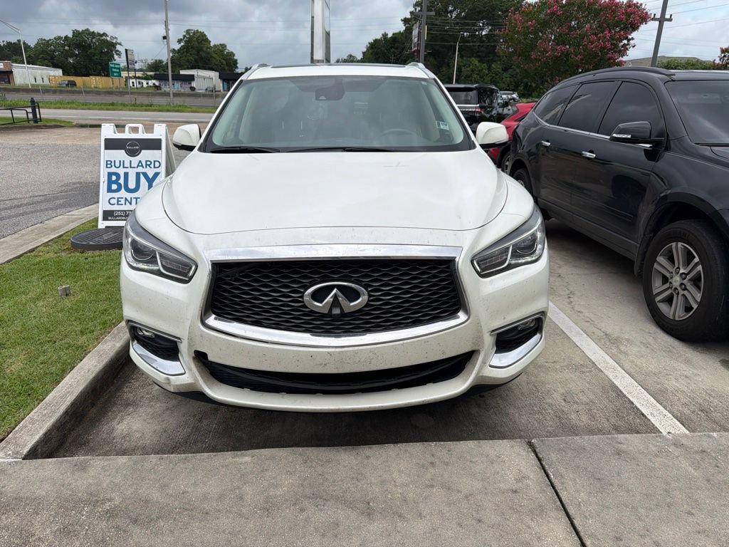 Used 2020 INFINITI QX60 Luxe w/ Essential Package FWD image 2
