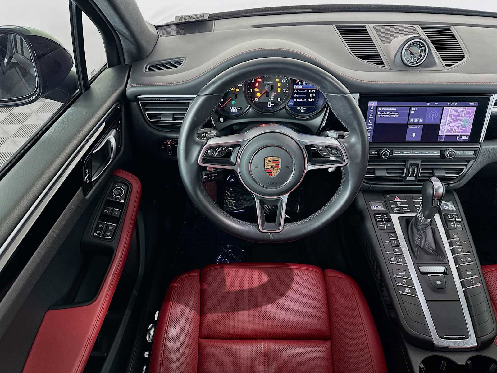 Certified 2021 Porsche Macan AWD/4WD image 24