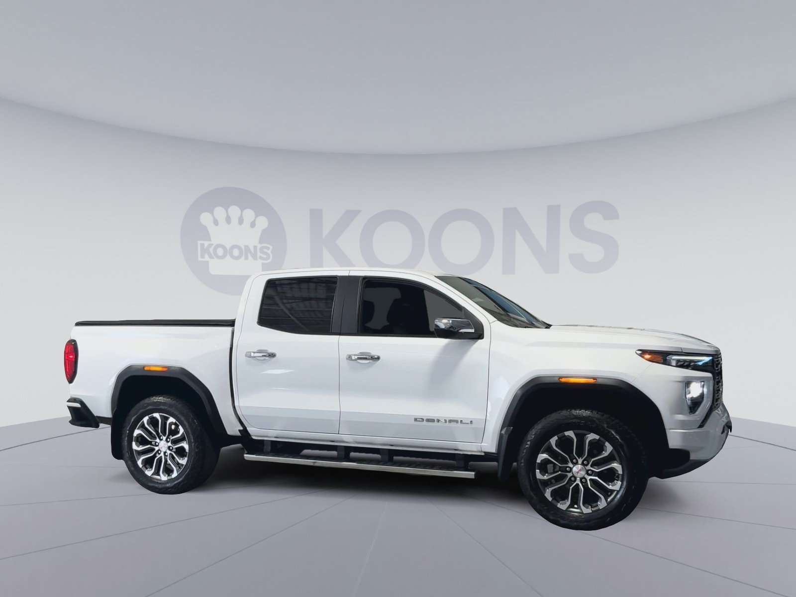 Used 2023 GMC Canyon Denali AWD/4WD image 2