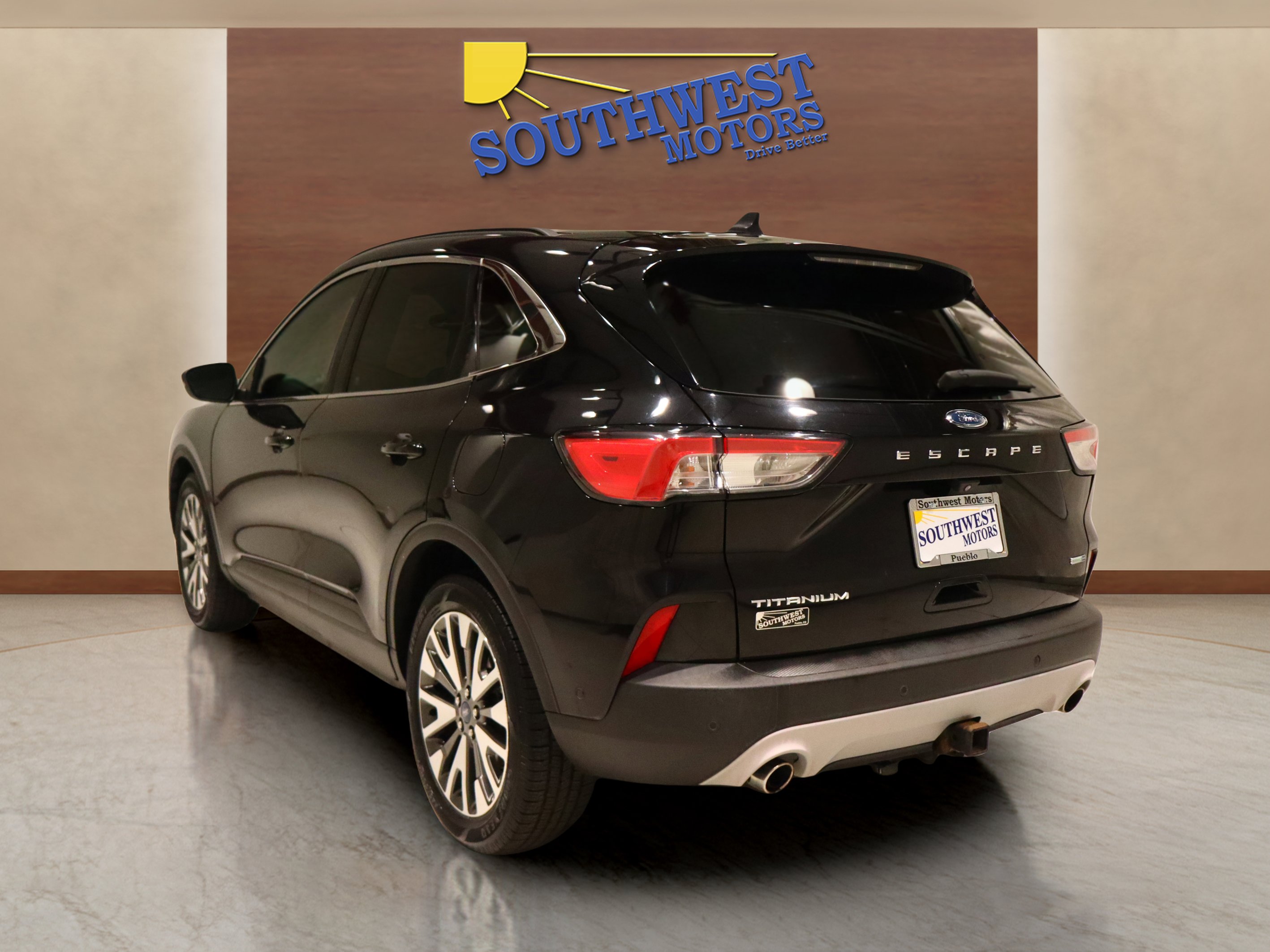 Used 2020 Ford Escape Titanium image 2