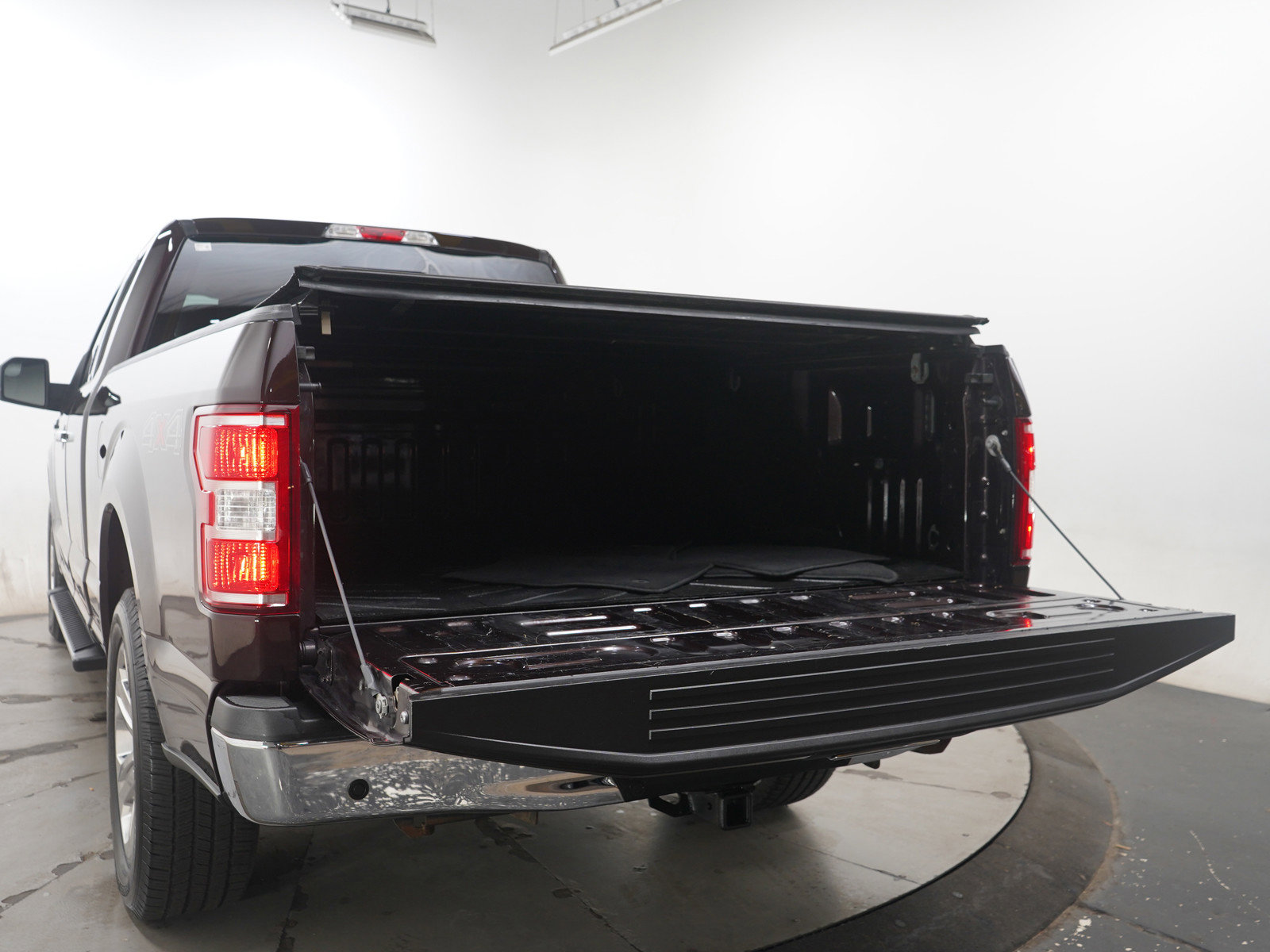 Used 2018 Ford F150 XLT w/ Equipment Group 302A Luxury AWD/4WD image 18