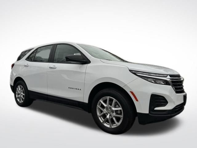 Used 2023 Chevrolet Equinox LS image 3