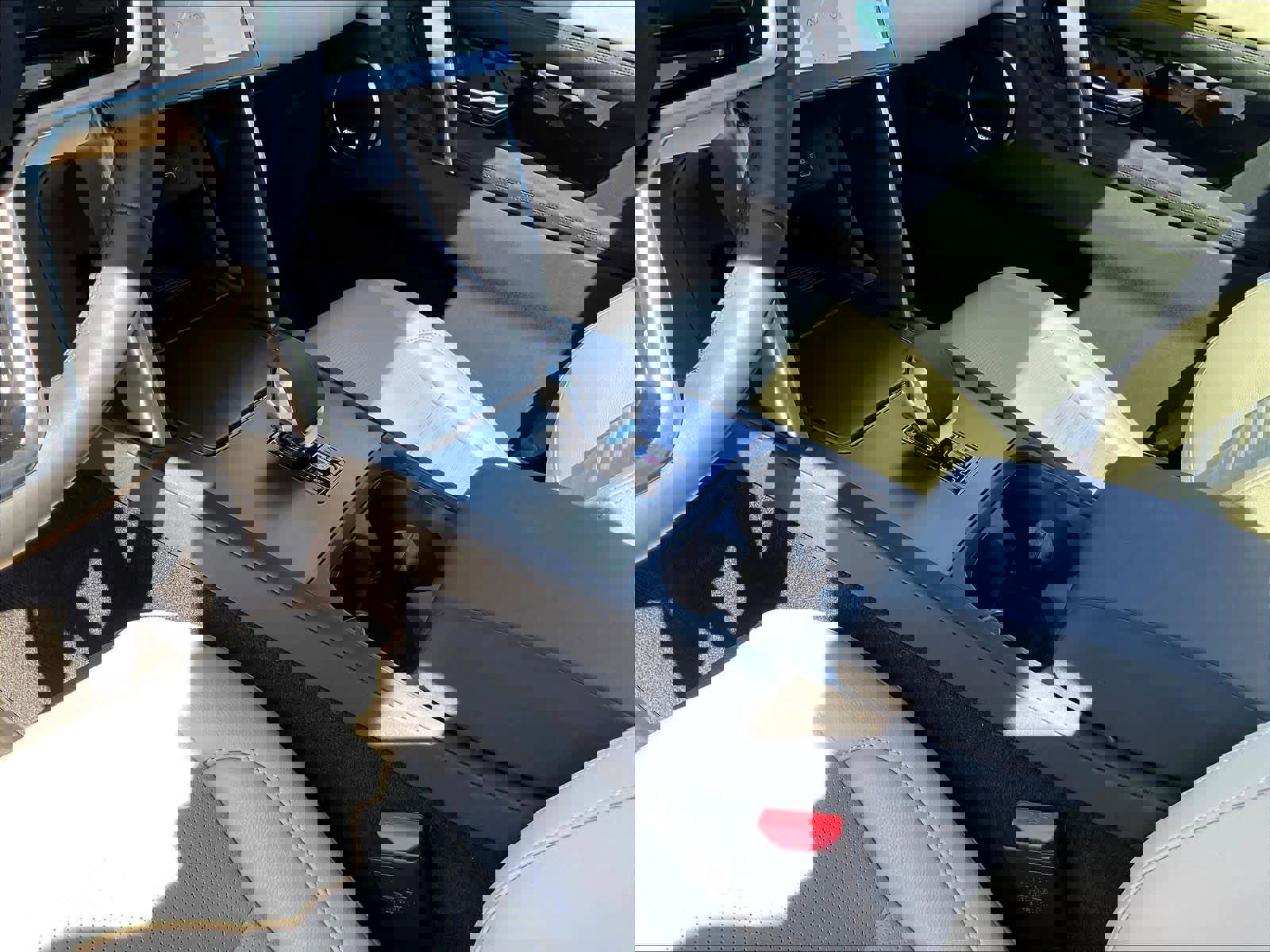 Used 2025 Land Rover Discovery Sport S image 16