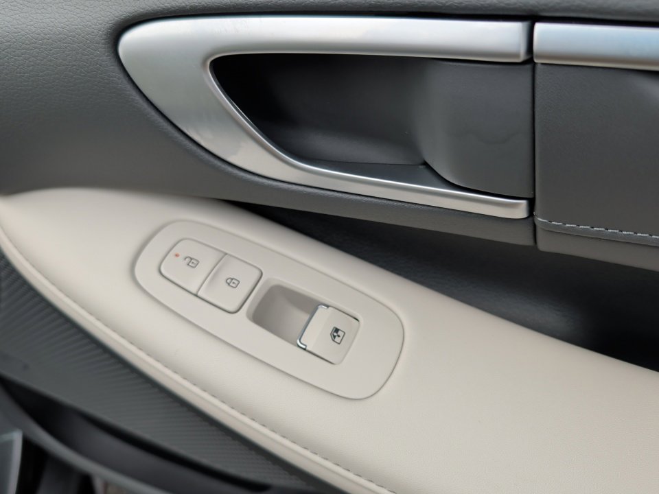 Certified 2025 Hyundai Sonata Limited FWD image 31