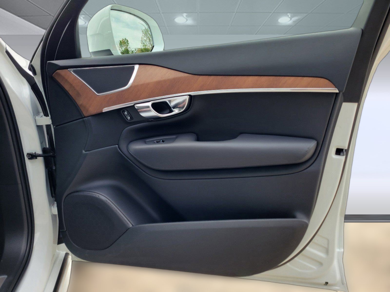 New 2024 Volvo XC90 T8 Plus w/ Protection Package Premier AWD/4WD image 42
