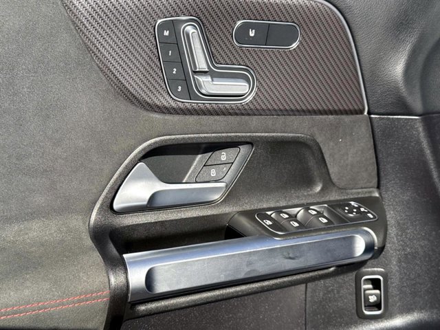 Used 2021 Mercedes-Benz GLB 250 image 19