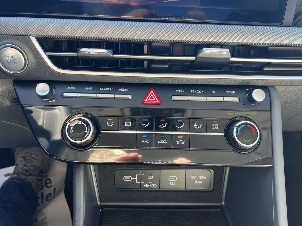 Certified 2025 Hyundai Sonata SE image 28