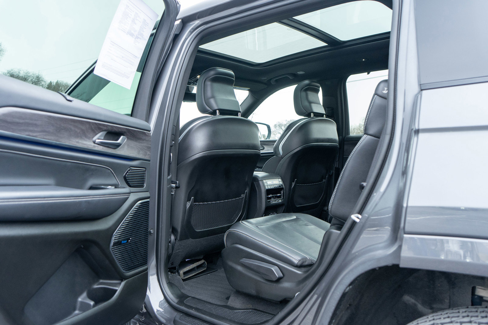 Used 2022 Jeep Grand Cherokee L Overland w/ Luxury Tech Group IV image 31