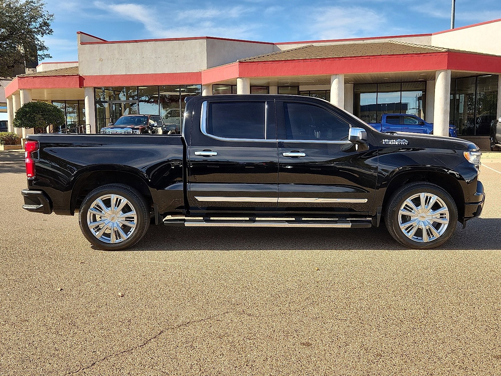 Used 2024 Chevrolet Silverado 1500 High Country w/ High Country Premium Package image 5