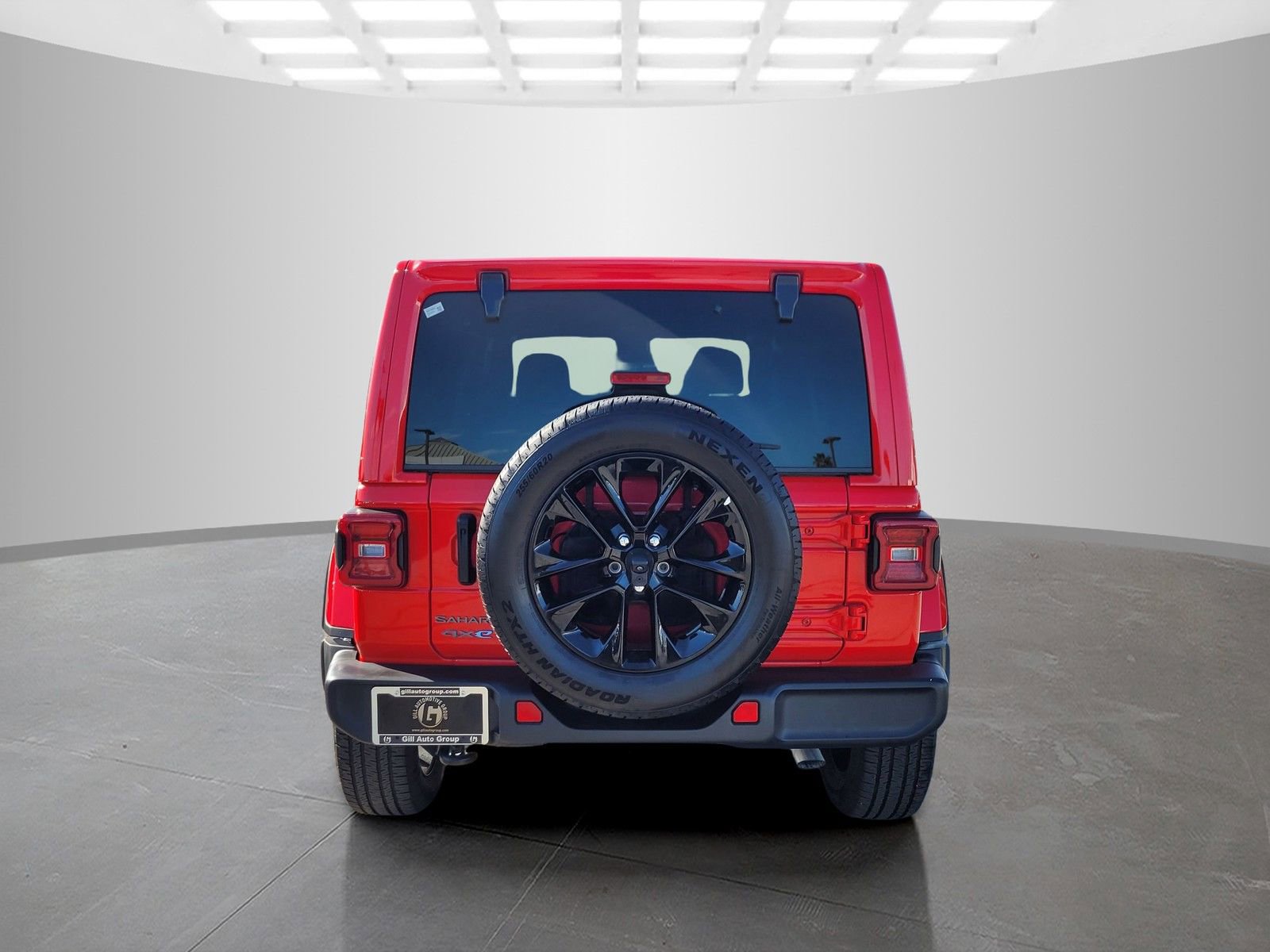 Used 2025 Jeep Wrangler Sahara 4xe image 5