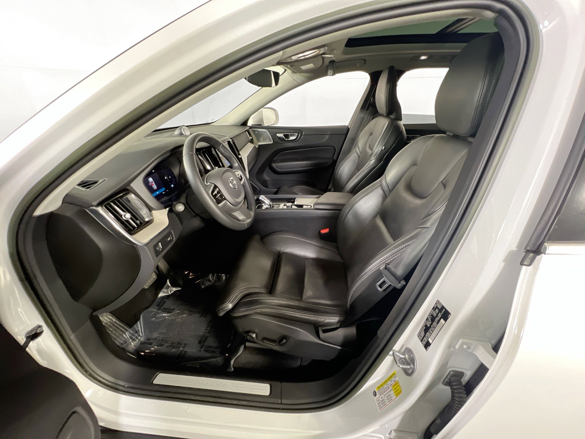 Used 2022 Volvo XC60 B5 Inscription w/ Advanced Package image 20