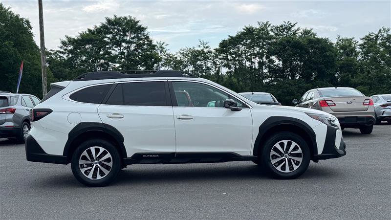 Used 2023 Subaru Outback Premium AWD/4WD image 6