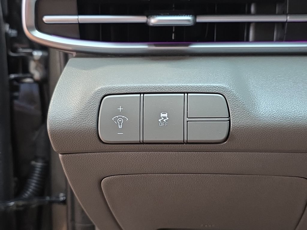 Certified 2024 Hyundai Elantra SEL FWD image 23