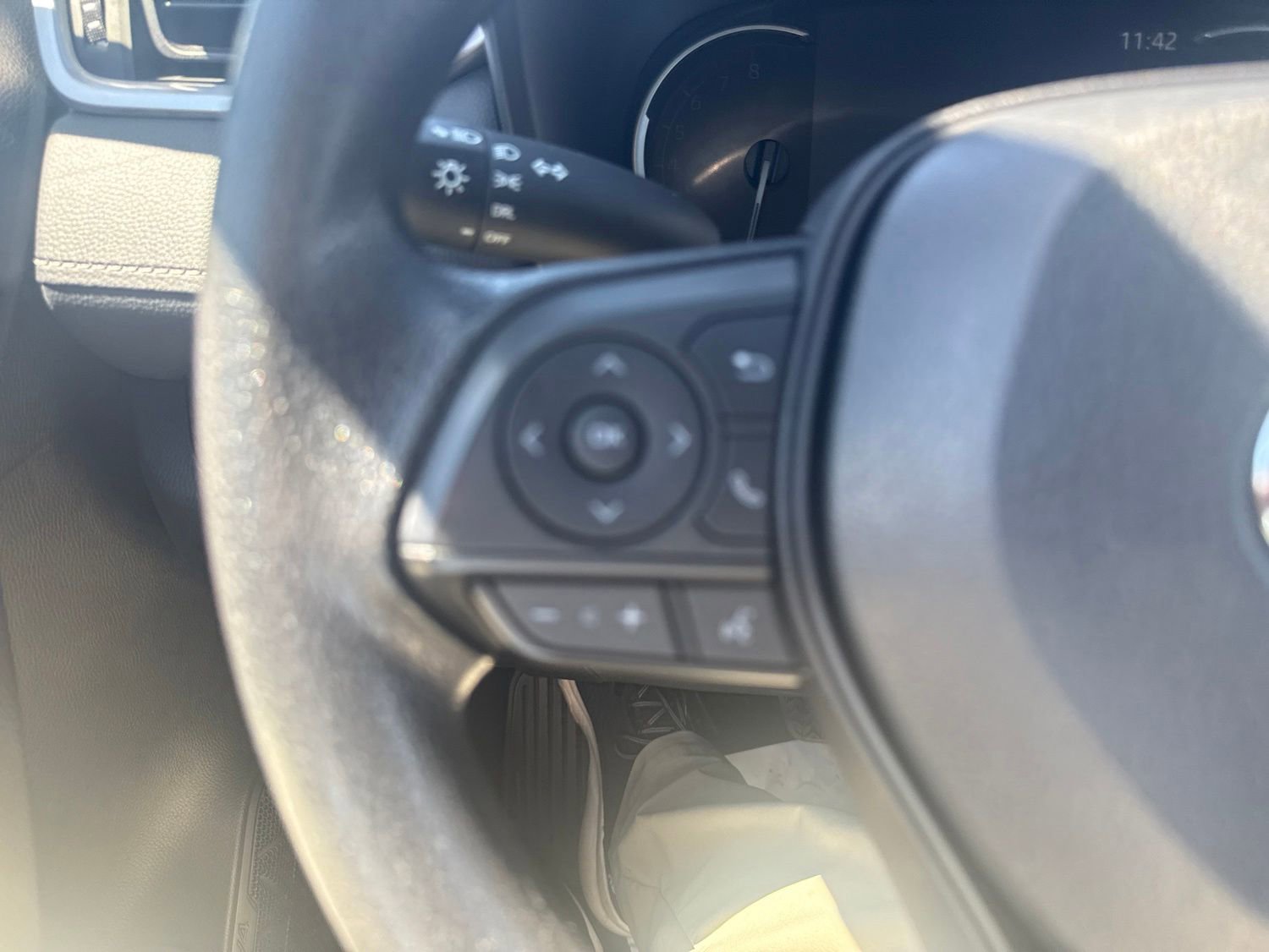 Used 2023 Toyota RAV4 LE AWD/4WD image 25