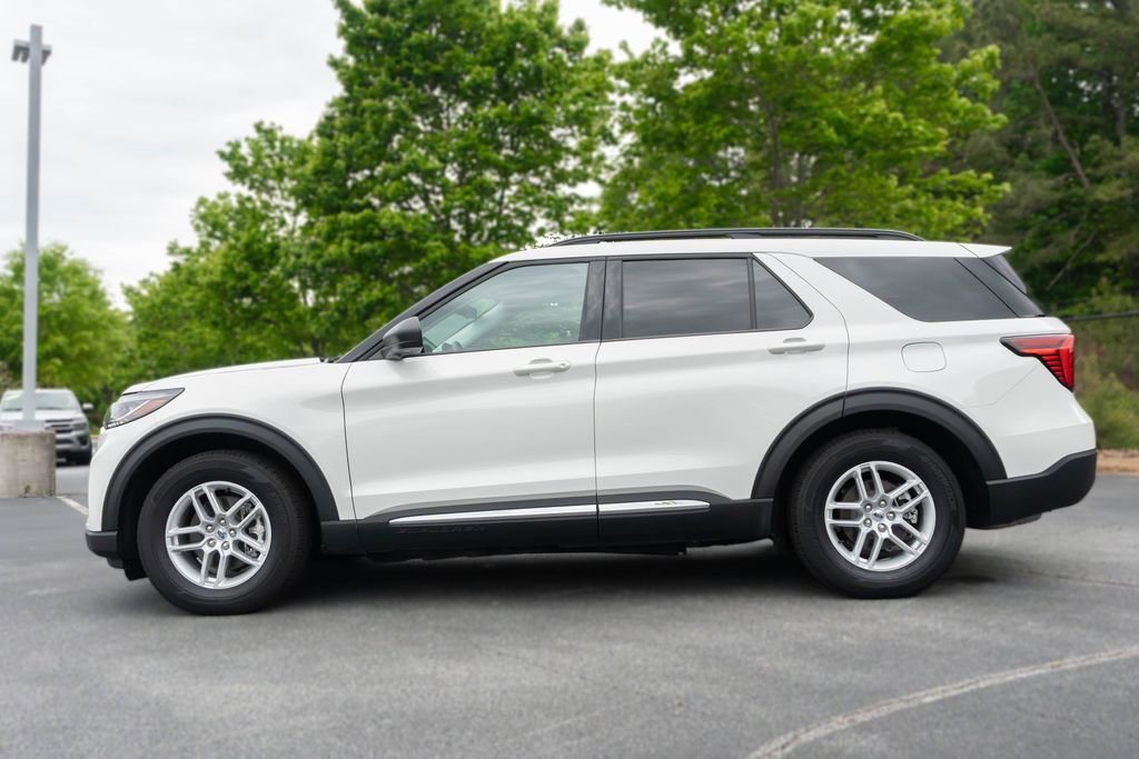 Used 2025 Ford Explorer Active w/ Active Comfort Package RWD image 6
