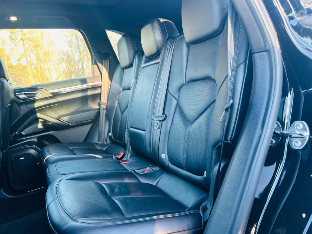 Used 2016 Porsche Cayenne S image 32