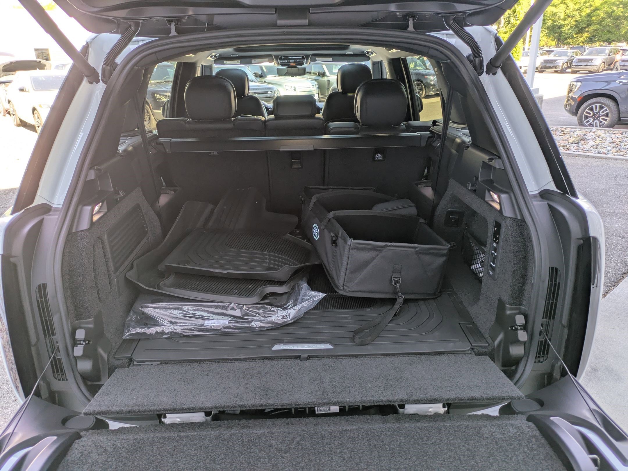 New 2025 Land Rover Range Rover Long Wheelbase SE image 29