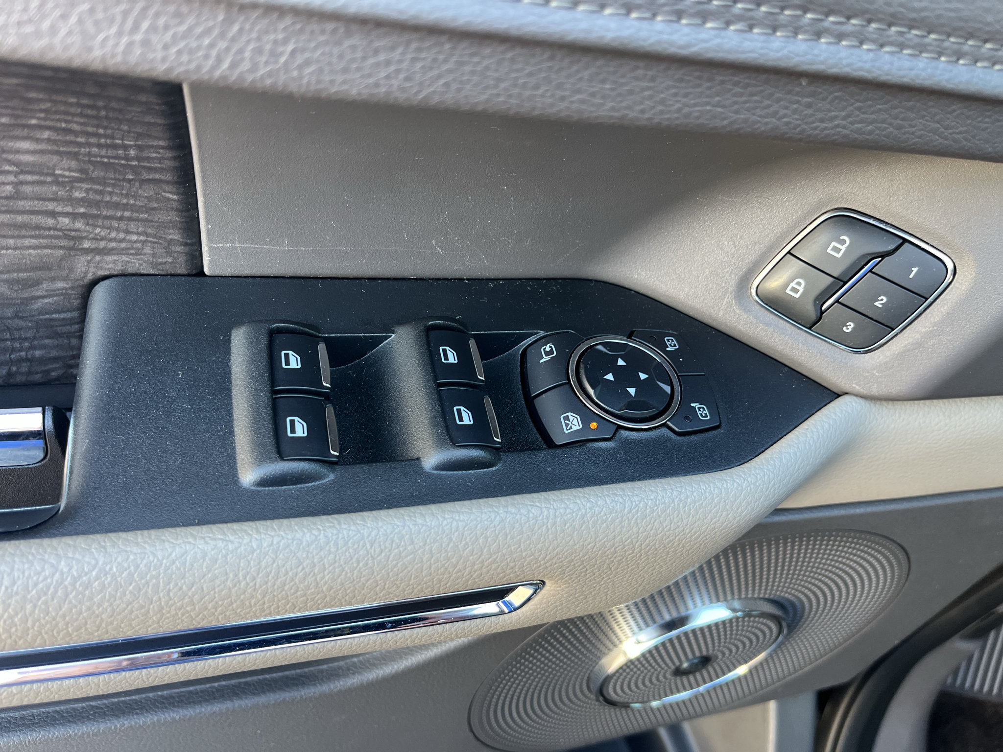 Used 2018 Ford Expedition Limited w/ Equipment Group 302A AWD/4WD image 13
